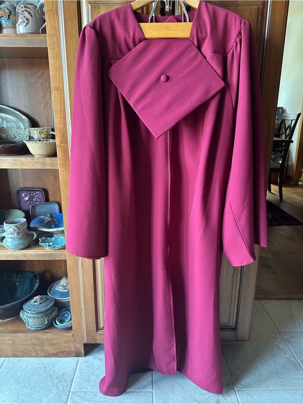 Graduation cap & gown maroon 5’6” - 5’8” small medium